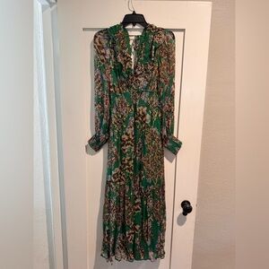 Beautiful, long sleeve midi dress!